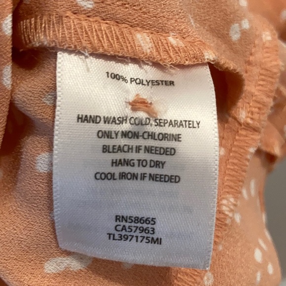 Leith Button Front Peplum Top | Peach Clay Dots - Picture 5 of 6